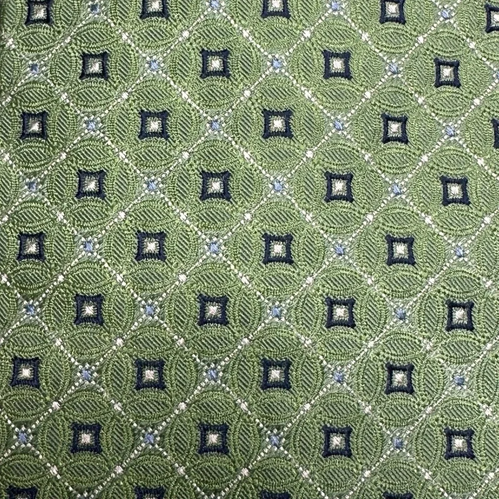 Brooks Brothers Green Silk Geometric Tie Classic Neat‎ Pattern 58x3.4in